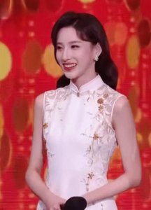 ​春晚舞台新一代马凡舒，从小角色到央视主持人，仅用十年时间