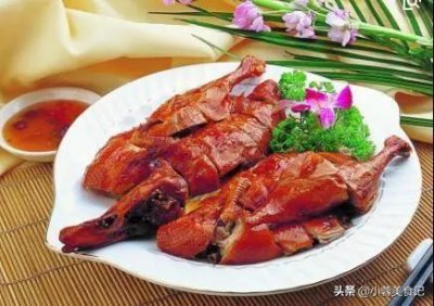 大厨公布制作麻油鸭的做法,味道超级美味,人人点头称赞
