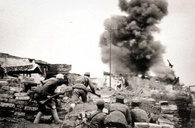 ​中日常德会战惨烈无比，中国军队拼死阻击日军，场面让人泪目