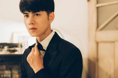​小说：青梅竹马打电话口无遮拦，她旁边的丈夫听个正着，瞬间黑脸