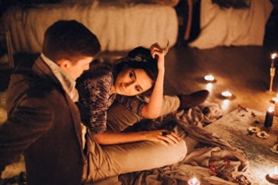 ​新婚之夜：甜蜜、紧张与期待——三位新娘的真实经历