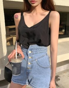 ​背心真不愧是夏日的代表！背心的六种穿搭，让你夏日清凉又时尚