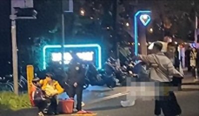 ​反转！成都卖花母子后续：警方辟谣，小男孩骗人在先，网友炸锅