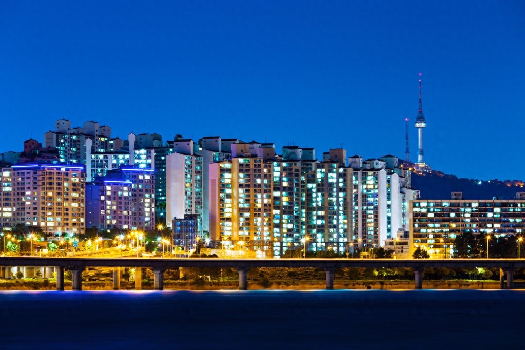 亚洲韩国的首都首尔，汉江大桥，中心广场