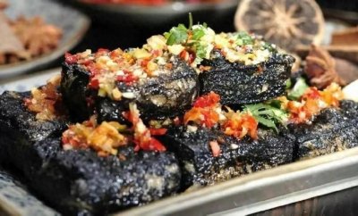 ​来长沙必吃的十大特色美食，好吃到让你爱上这座城市！