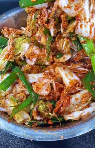 ​今天美食，辣白菜的快速腌制方法，比外面买回来的好吃，特别下饭