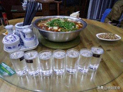 ​酒局开场怎样惊艳众人？学会说这4句“行话”，让客人刮目相看