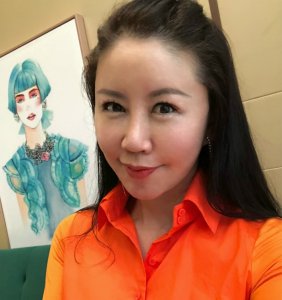 ​郑潇：50岁逆龄美妆达人，“三八”节发出美丽宣言