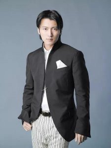 ​谢霆锋，中国香港男歌手、演员、音乐创作人、制作人、主持人