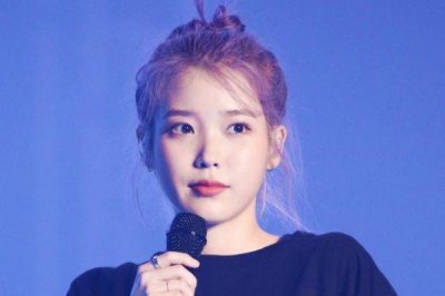 ​IU因长得丑被拒绝20次，如今成为韩国第一女solo，有人后悔了