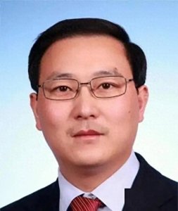 ​上海富豪密春雷：财富60亿，名下35家公司，妻子董卿为央视一姐
