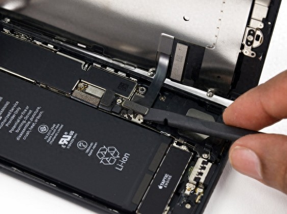 iPhone 7显示屏拆解过程图赏