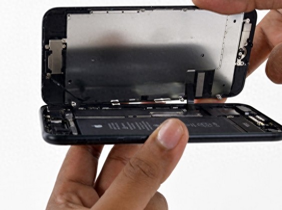 iPhone 7显示屏拆解过程图赏