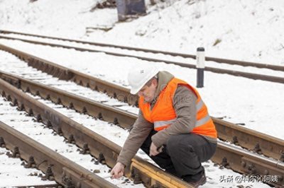 ​我，88年退役分到了铁路工务段，干了一辈子线路工，终于退休了