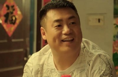 ​宋晓峰妻子晒一家三口合照！女儿即将参加高考，艺考已通过北电