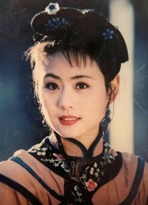 ​《还珠格格》中土气十足的“柳红”，在这部剧中竟如此妩媚风情！