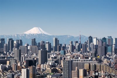 ​给大家回顾一下，当年日本的“房地产泡沫”是怎么破灭的？