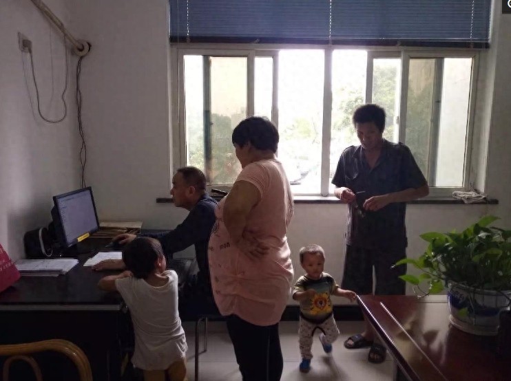 16岁少女被拐,被56岁男人关小黑屋12年生子,19年后终于找到亲人