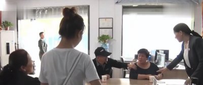 ​18年，男子怀疑妻子私会前男友提离婚，岳母：没办法我女儿有魅力