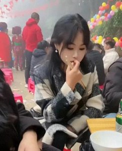 ​我村的一个女生，被前男友搞怀孕，流产后找到第二个男友