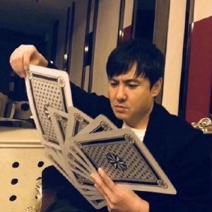 ​沈腾头像引“耍大牌”争议，盘点他这些年换过的“沙雕”头像