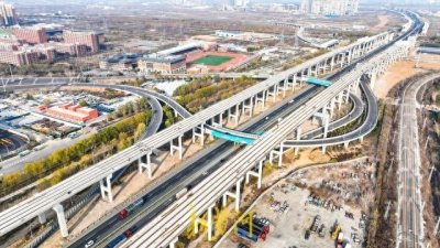 ​京台高速齐济段拓宽至12车道，高架长龙初具规模