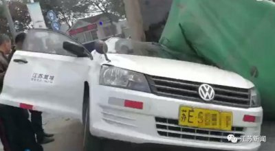 ​突发！苏州一失控货车压扁教练车，一名驾校学员死亡