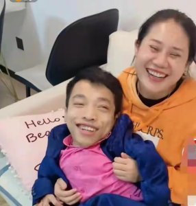 ​袖珍总裁李创利：身家3亿，娶美女秘书为妻并生一子，评论区酸了