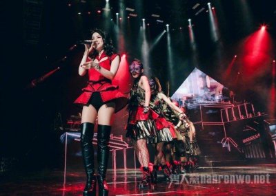 ​邓紫棋吃虫子？吓到尖叫连连还说味道不错！