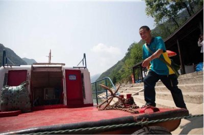 ​“南河小三峡”里的绿衣汉子