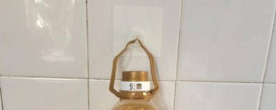 ​怎样在瓷砖上粘贴挂钩 墙体挂钩怎么安装