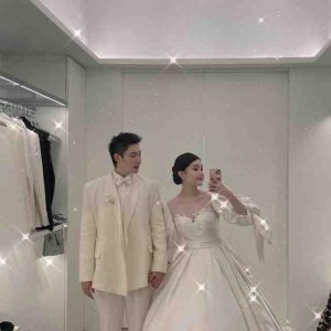 ​赵本山女儿球球中式婚纱美照曝光，获赞最美新娘，男友深情表白