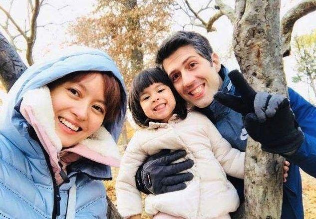 梁咏琪基因太强大，混血女儿颜值高到犯规，被赞“最美星二代”