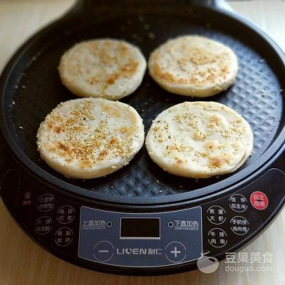 烧饼的做法电饼铛家庭版（烧饼夹烤肉利仁电饼铛）(17)