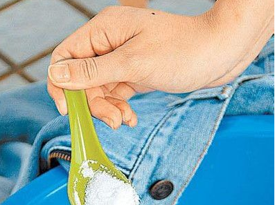 牛仔衣服怎么防止掉色,怎样防止新牛仔裤掉色图2