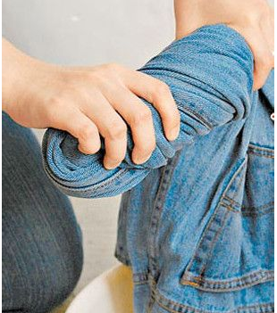 牛仔衣服怎么防止掉色,怎样防止新牛仔裤掉色图6