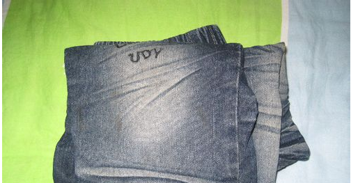 牛仔衣服怎么防止掉色,怎样防止新牛仔裤掉色图7