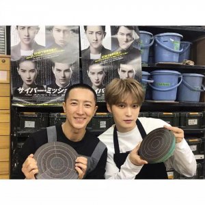 ​韩庚和金在中又同框了，被称为神颜的金在中人生经历也是很坎坷了……