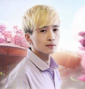 ​文森特六分被UZI杀了三次，气得当面捡灯笼嘲讽他，UZI的回应亮了