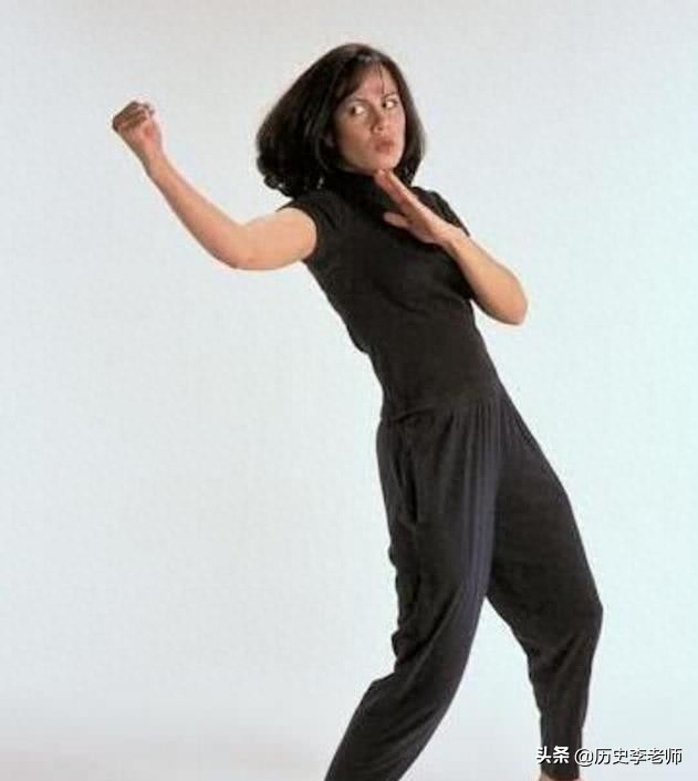 李小龙女儿李香凝:眼神犀利,颇有父亲神韵,图3两人合影太罕见