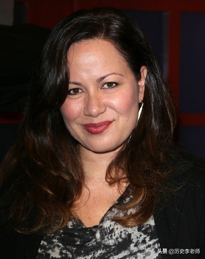 李小龙女儿李香凝:眼神犀利,颇有父亲神韵,图3两人合影太罕见