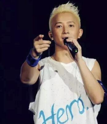 胡歌心形发际线走红，不仅女星脱发，男星的中年除了发福还有秃顶