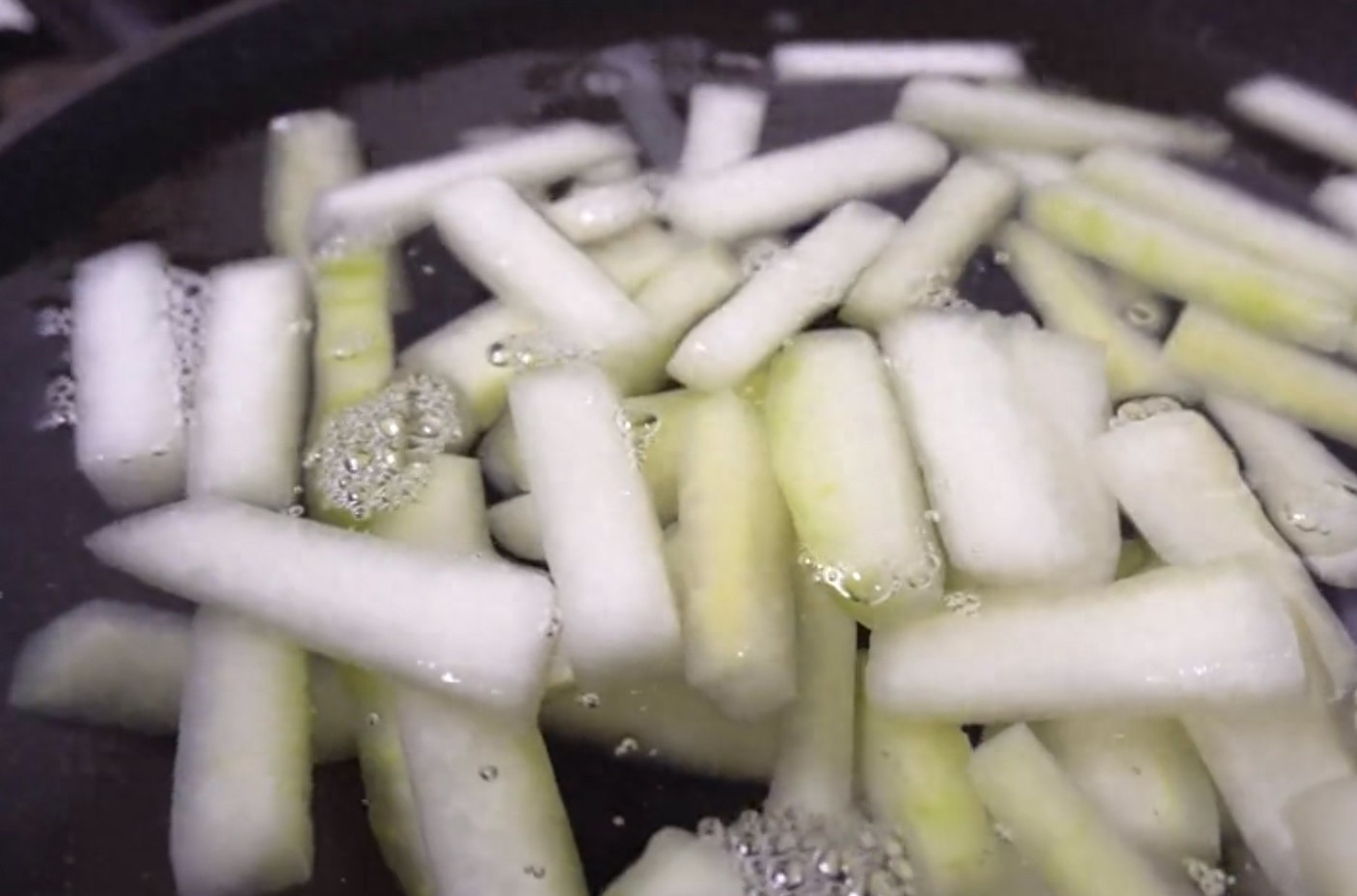 自制冬瓜糖，直接当零食也能做糕点，做法详细，几分钟就看懂