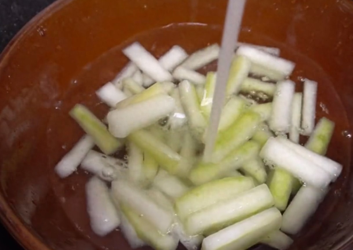 自制冬瓜糖，直接当零食也能做糕点，做法详细，几分钟就看懂