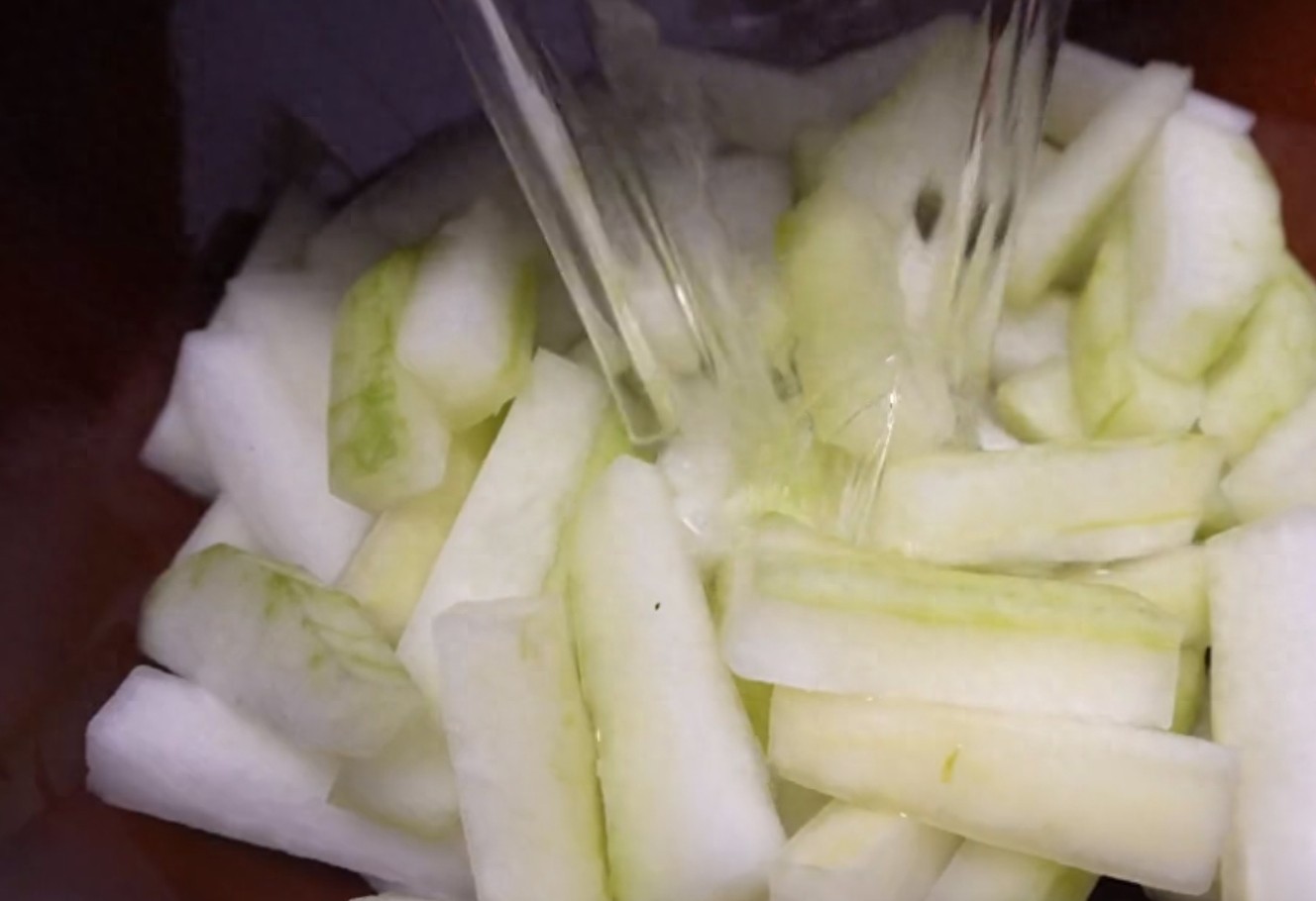 自制冬瓜糖，直接当零食也能做糕点，做法详细，几分钟就看懂