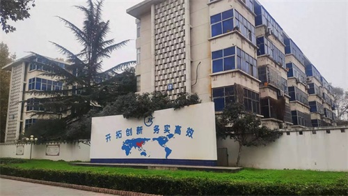 咸阳有一条彩虹路，彩虹路两边就是彩虹厂和彩虹的老小区