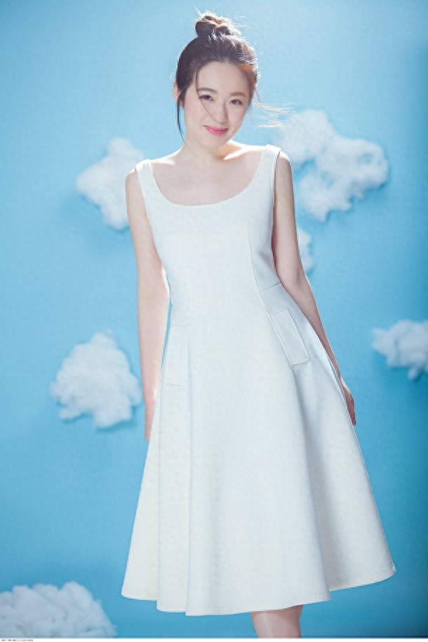 组图：新一任“晶女郎”蔡洁