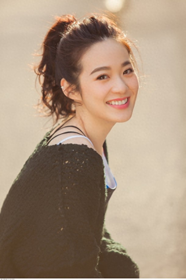 组图：新一任“晶女郎”蔡洁