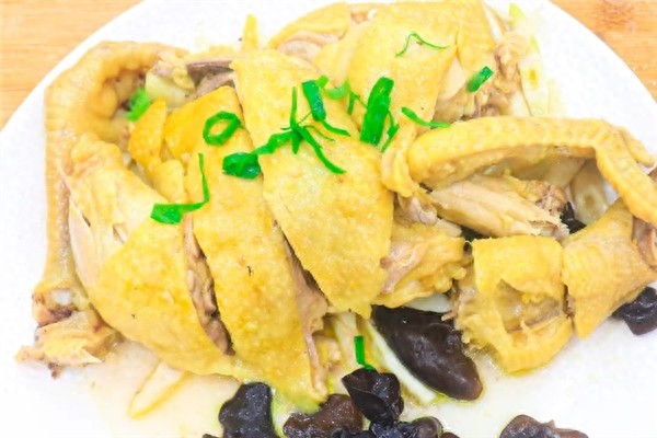 教你在家自己做清蒸鸡，鸡肉原汁原味，营养一点不流失