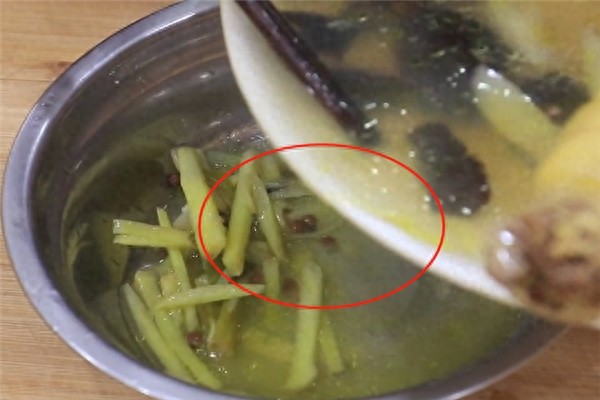 教你在家自己做清蒸鸡，鸡肉原汁原味，营养一点不流失